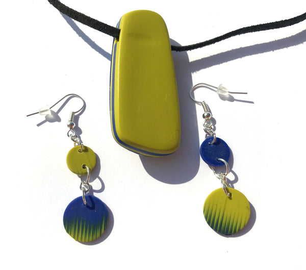 Collier pendentif - dégradé de bleu à jaune citron