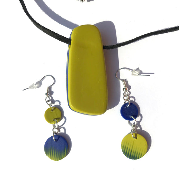 Collier pendentif - dégradé de bleu à jaune citron